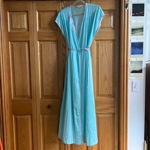 Vintage sexy cap sleeve robe with paisley detail L